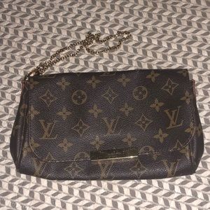 Medium Louis Vuitton Clutch